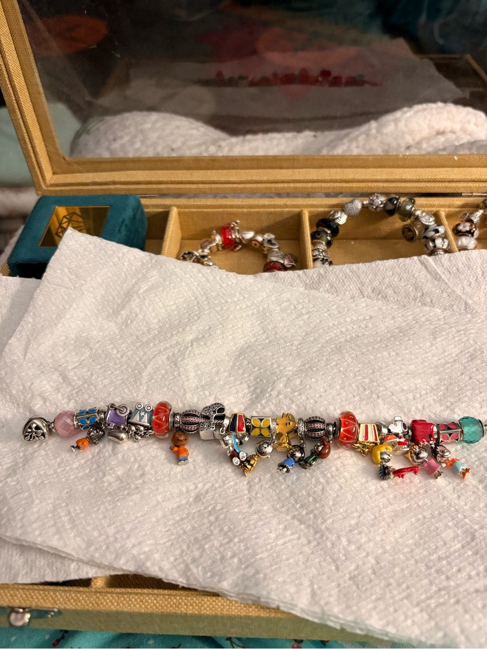 Pandora family bracelet with Peanut themed charms - Picture 2 of 11